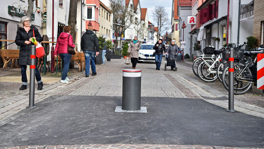 Der Poller in der Dettinger Straße: Foto: Markus Brändli