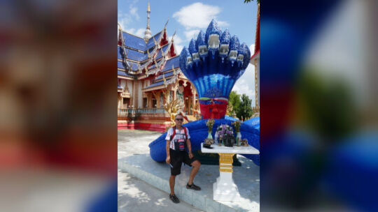 Klaus Reinsch in einem Tempel in der Nähe von Chiang Rai im Norden Thailands.