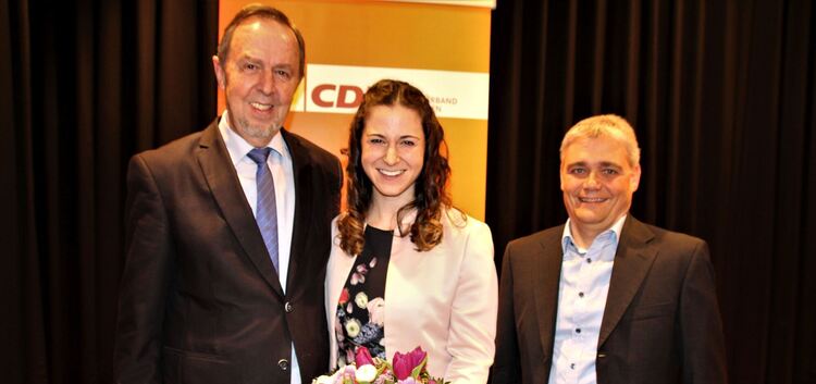 Kirchheims CDU-Landtagskandidatin Natalie Pfau-Weller, umrahmt vom bisherigen CDU-Landtagsabgeordneten Karl Zimmermann (links) u