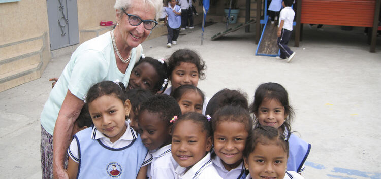 Hauser besucht einen Kindergarten der Madres Doroteas von Guayaquil.