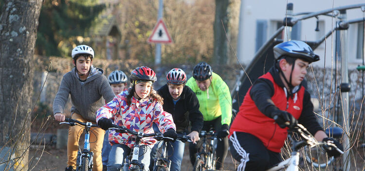 Wenn es nicht gerade regnet oder schneit, sind die Mitglieder der Bike-AG donnerstagnachmittags auf Tour.Foto: Jean-Luc Jacques