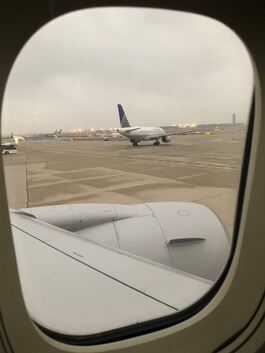 Endlich im Flieger angekommen: Der letzte Blick auf den Airport von Chicago, bevor es wieder zurück nach Deutschland geht. Foto: