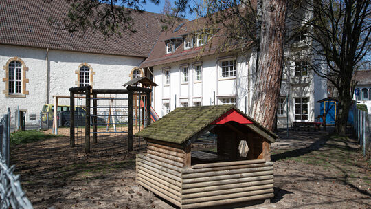 So leer wie an der Kindertagesstätte „Altes Gemeindehaus“ in Kirchheim sieht es derzeit fast überall aus. Nur wo Notfallbetreuun So leer wie an der Kindertagesstätte „Altes Gemeindehaus“ in Kirchheim sieht es derzeit fast überall aus. Nur wo Notfallbetreuun