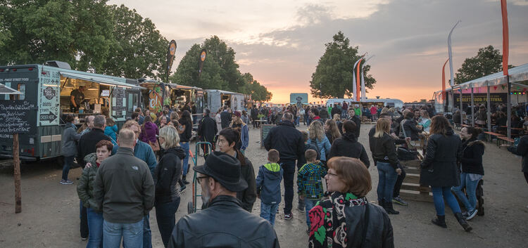 Im vergangenen Jahr lockte das Streetfood-Festival in Kirchheim Tausende an.Foto: Carsten Riedl