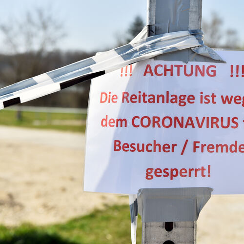 Schilder an den Zugängen des Reit- und Fahrvereins Weilheim/Teck, Zutrittsverbot für Betriebsfremde