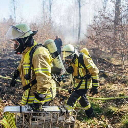 Die Feuerwehr teilte mit, dass die Angabe beim Waldbrand von 30 Hektar falsch war und es 3 Hektar sind.<br /><br />Am Sonntagnac
