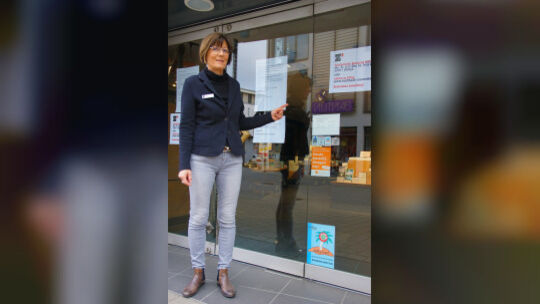 Schwierige Zeiten für den Buchhandel - doch in Corona-Zeiten beraten die Beschäftigten ihre Kunden telefonisch oder online. Ans Schwierige Zeiten für den Buchhandel - doch in Corona-Zeiten beraten die Beschäftigten ihre Kunden telefonisch oder online. Ans