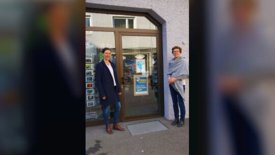 In der Buchhandlung Schöllkopf bleiben die Lichter während der Coronakrise aus. Die Kunden können telefonisch oder online bestel In der Buchhandlung Schöllkopf bleiben die Lichter während der Coronakrise aus. Die Kunden können telefonisch oder online bestel