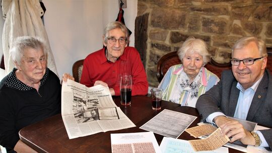 Von links: Anneliese Theiss, Karl Schmid, Ilse Schmid und Uwe Schorsch aus Hochdorf erinnern sich an die Zeiten, als es Lebensmi Von links: Anneliese Theiss, Karl Schmid, Ilse Schmid und Uwe Schorsch aus Hochdorf erinnern sich an die Zeiten, als es Lebensmi