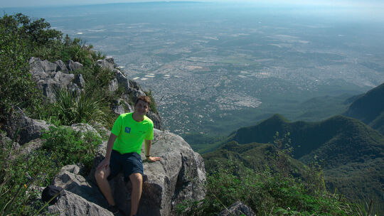 Reisen und Ausflüge in die nähere Umgebung wie auf den Cerro de la Silla, das Wahrzeichen der Metropolregion Monterrey, gehörten Reisen und Ausflüge in die nähere Umgebung wie auf den Cerro de la Silla, das Wahrzeichen der Metropolregion Monterrey, gehörten
