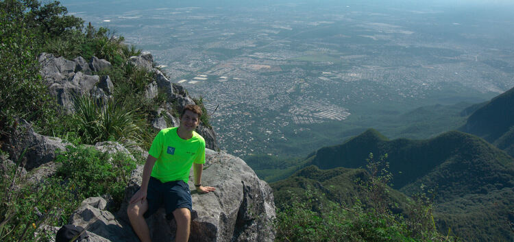 Reisen und Ausflüge in die nähere Umgebung wie auf den Cerro de la Silla, das Wahrzeichen der Metropolregion Monterrey, gehörten