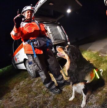Sowohl Hundestaffeln als auch Hubschrauber bringen bei der Suche nach Vermissten entscheidende Vorteile. Fotos: Carsten Riedl/Ma