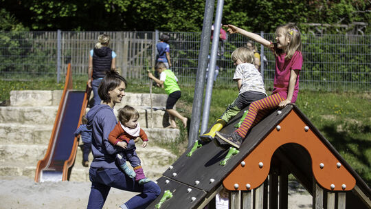 Die Kinder genießen es, wieder draußen zu spielen. Fotos: Jean Luc Jacques