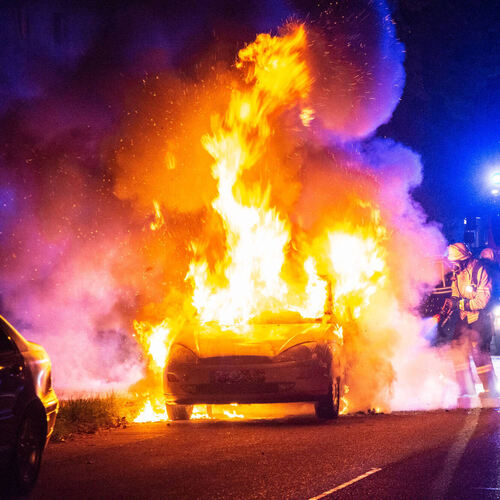 Nürtingen (ES): FahrzeugbrandVollständig ausgebrannt ist in der Nacht zum Samstag ein Fahrzeug in Nürtingen-Zizishausen in der S