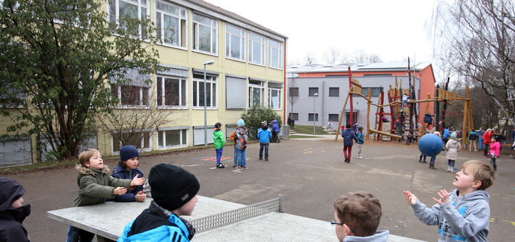Raunerschule - Schule - Schüler - Pausenhof
