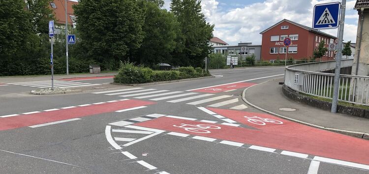 Nicht zu übersehen: die neuen Radwege an der Hahnweidstraße. Foto: pr