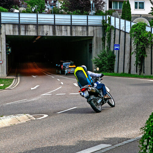 Der Beurener Tunnel wird gerne als Verstärker für aufgedrehte Motoren genutzt. Foto: Roberto Bulgrin