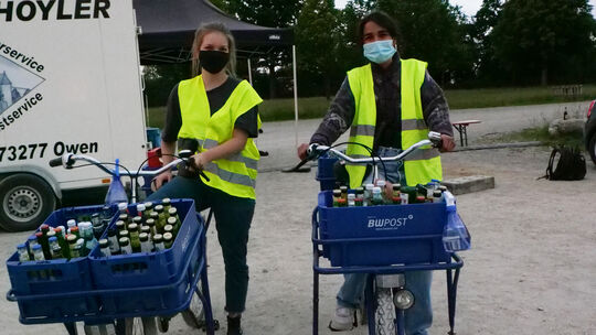 Der Getränkeexpress auf dem Hahnweide-Autokonzert. Zum Essen gab‘s außerdem Pizza und Rote Wurst vom Imbisswagen.