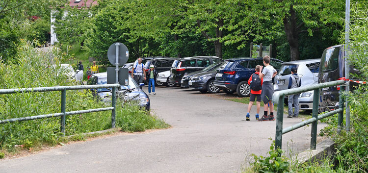 Ausflugsmagnet Zipfelbachschlucht: An Wochenenden und Feiertagen platzt der Wanderparkplatz oft aus allen Nähten. Manche Ausflüg