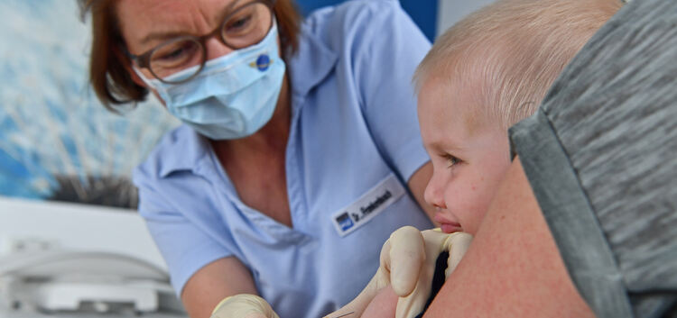Um etwaige Impflücken zu vermeiden, haben Kinderärzte die Eltern ihrer kleinen Kundschaft aktiv informiert.Foto: Markus Brändli