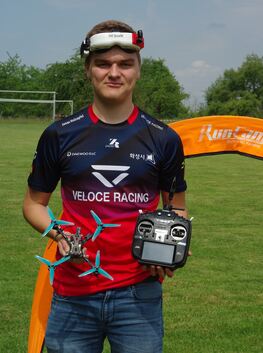 Vor zwei Jahren erst hat Jonas Holzapfel FPV Drone Racing entdeckt, ist aber bereits Fünftplatzierter bei den Deutschen Meisters