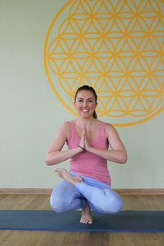 In ihrem Element: Yogalehrerin Sofia Rapti. Foto: Caroline Holowiecki