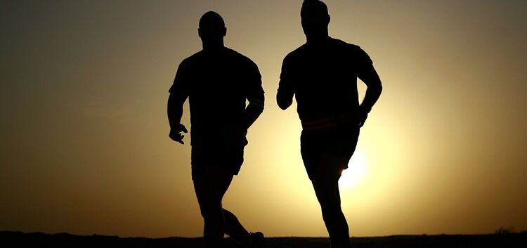 Zur Sonne, zur Freude: Morgenläufer schwören auf den belebenden Effekt eines frühen Trainings. Symbolbild: pixabay