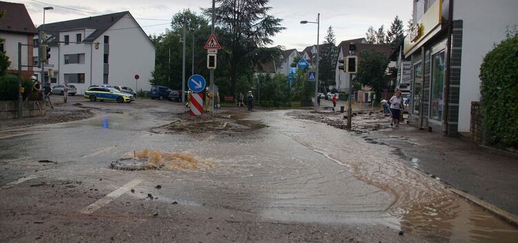 Am Freitagabend kam es in Esslingen durch das Unwetter zu massiven Ueberschwemmungen. Oberhalb der Kuhsteige in Esslingen lief e