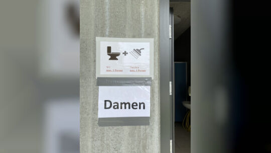 In Weilheim darf schon geduscht werden, in Kirchheim erst demnächst wieder. Foto: Carsten Riedl In Weilheim darf schon geduscht werden, in Kirchheim erst demnächst wieder. Foto: Carsten Riedl
