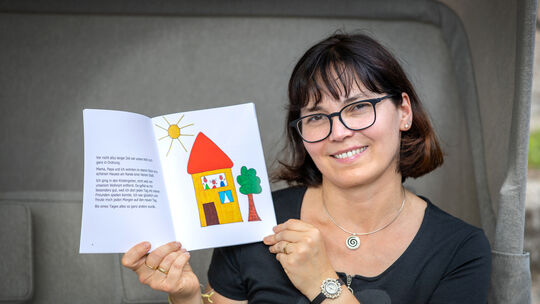 Das Buch von Simone Hermann erfreut Kinder auch in der Corona-Zeit.Fotos: Jean-Luc Jacques