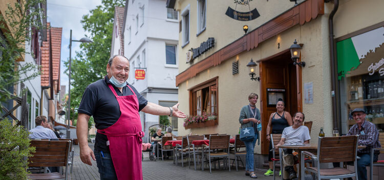 Enzo bittet zu Tisch: Zu Ehren des „Glocken“-Wirts gibt es morgen einen italienischen Abend in der Dreikönigstraße. Foto: Carste