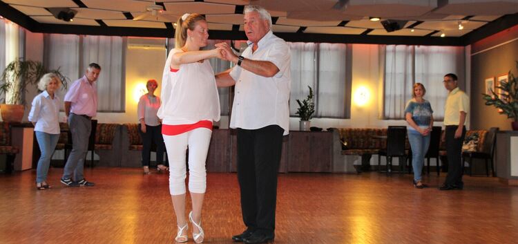 Nicole und Peter Winkle bringen ihren Schülern wieder live das Tanzen bei. Foto: Katja Eisenhardt