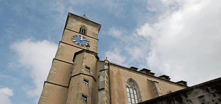 Die Tour führt auch an der Nürtinger Stadtkirche vorbei.. Foto: Jürgen Holzwarth