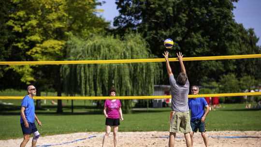 Mittlerweile ist auch das Beachvolleyballfeld wieder geöffnet . Foto: Jean- Luc Jacques