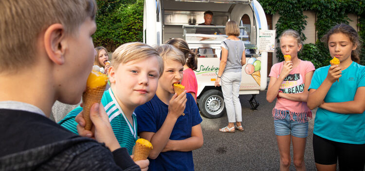 Der Eiswagen kommt in die Grundschule Owen als Ersatz für die Maientagsbrezel. Foto: Jean-Luc Jacques