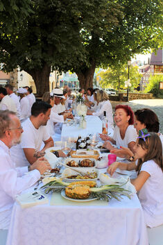 Beim „Dîner en blanc“ kommen alle Gäste in Weiß. Archivfoto
