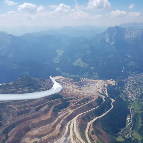 Blick auf das Salzburgerland von oben aus dem Cockpit von Andreas Lutz