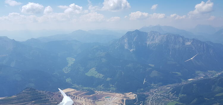Blick auf das Salzburgerland von oben aus dem Cockpit von Andreas Lutz