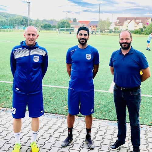 VfL-Trainer Oliver Klingler, Hakan Aslantas und Abteilungsleiter Marc Butenuth (v.l.). Foto: pr