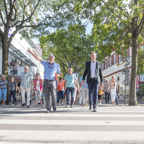 Andreas Schwarz (rechts) und Andreas Kenner führen gemeinsam durch ihre Stadt: durch Kirchheim. Foto: Carsten Riedl