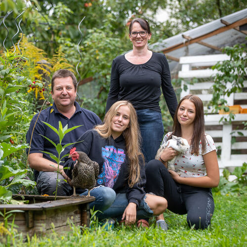 Olaf und Annette Essig überlegen sich oft gemeinsam mit ihren Kindern Laura und Natalie die Programmpunkte für die Gartenzwerge.