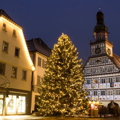 Weihnachststimmung am Rathaus KirchheimChristbaum, Weihnachtsbaum, Tannenbaum, Postkarte für 2018Foto erneut verwendet 22.11.18