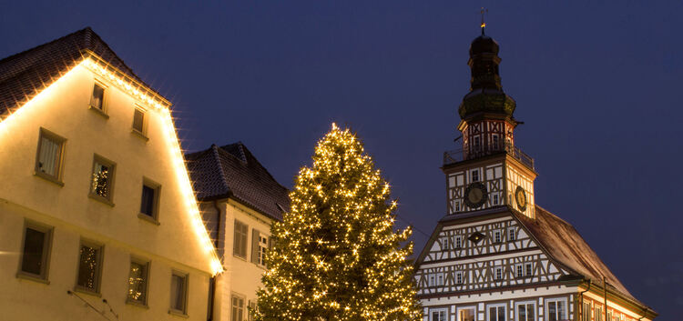 Weihnachststimmung am Rathaus KirchheimChristbaum, Weihnachtsbaum, Tannenbaum, Postkarte für 2018Foto erneut verwendet 22.11.18