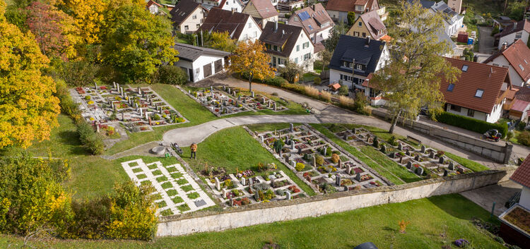 Der Friedhof in Gutenberg bekommt neue Grabformen: Auf der Fläche links im Bild werden Urnengräber angelegt, darunter auch Baumg