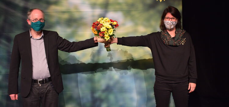 Für Matthias Gastel und seine Ersatzkandidatin Stephanie Reinhold gab es Blumen für die klare Nominierung. Foto: Johannes Aigner