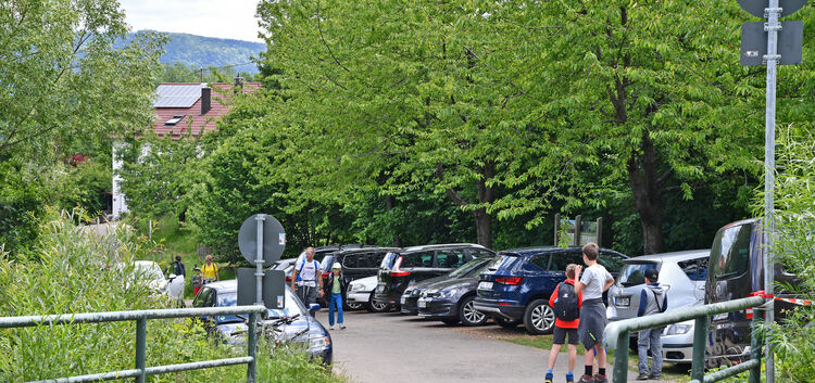 Im Sommer stieß der Wanderparkplatz im Zipfelbachtal an seine Grenzen.Foto: Markus Brändli