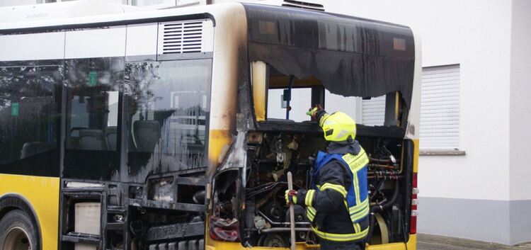 Die Ursache des Motorbrands bei einem Linienbus in Wolfschlugen ist noch ungeklärt.