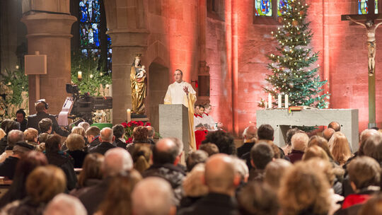 So wie hier im Esslinger Münster St. Paul wird es dieses Jahr an Weihnachten nicht aussehen. Allerdings streamen viele Kirchen i So wie hier im Esslinger Münster St. Paul wird es dieses Jahr an Weihnachten nicht aussehen. Allerdings streamen viele Kirchen i