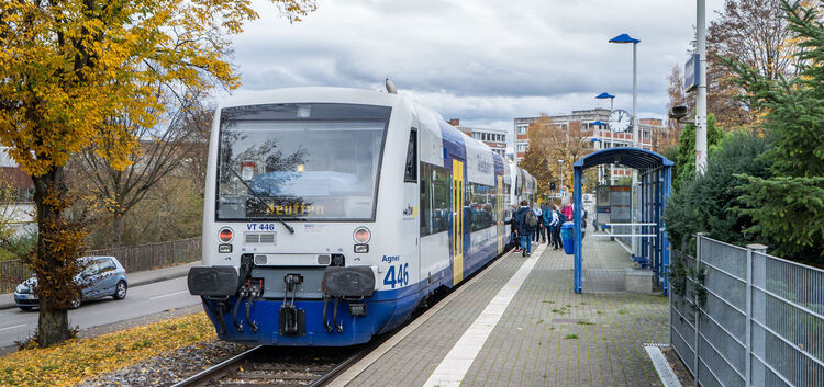 Der Schülerzug der Tälesbahn fährt in den nächsten zwei Wochen mit nur drei anstatt vier Triebwagen.Foto: Ralf Just