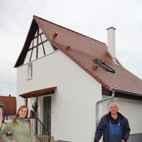 Helmut Vollmer hat das Häuschen in Eigenregie renoviert. Auch die neue Mieterin, Diana Heimburger, hatte beim Umbau ein Mitsprac